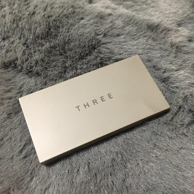 THREE(スリー)のTHREE Cheeky Chic Blush チーキーシークブラッシュ　19 コスメ/美容のベースメイク/化粧品(チーク)の商品写真