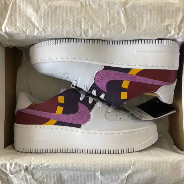 NIKE(ナイキ)の24.5㎝ NIKE AIRFORCE 1 セージ LOW LX パープル レディースの靴/シューズ(スニーカー)の商品写真