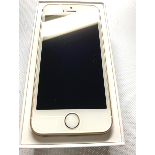 iPhone(アイフォーン)のiPhone SE 本体　64GB ゴールド スマホ/家電/カメラのスマートフォン/携帯電話(スマートフォン本体)の商品写真