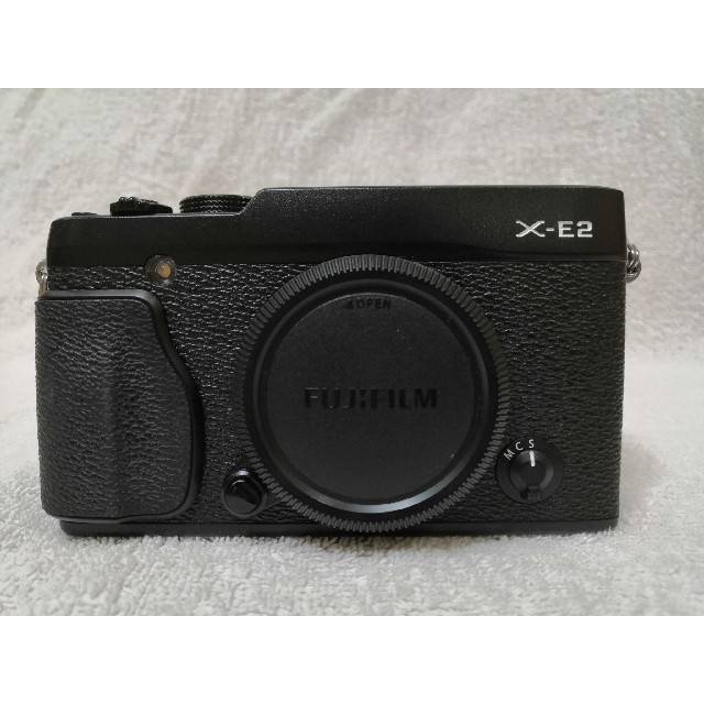 富士フイルム(フジフイルム)の【特典付・美品】X-E2 ミラーレス　FUJIFILM スマホ/家電/カメラのカメラ(ミラーレス一眼)の商品写真