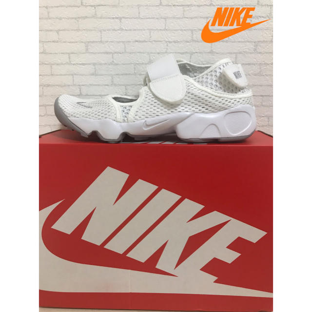 NIKE(ナイキ)の【23.5cm】箱付新品 ✨NIKE✨エアリフト GS/PS ホワイト レディースの靴/シューズ(サンダル)の商品写真