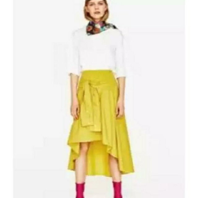 ZARA(ザラ)のスカート yellow ZARA レディースのスカート(ひざ丈スカート)の商品写真