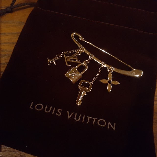 LOUIS VUITTON(ルイヴィトン)のルイヴィトン　ブローチ　チャーム レディースのアクセサリー(ブローチ/コサージュ)の商品写真