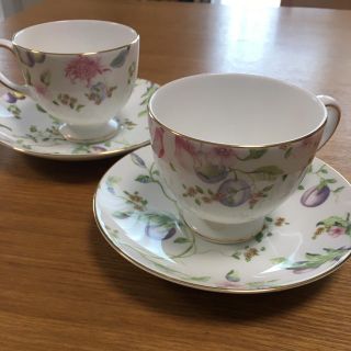 ウェッジウッド(WEDGWOOD)のウェッジウッド　スウィートプラム　ティーカップ&ソーサーペアセット(グラス/カップ)