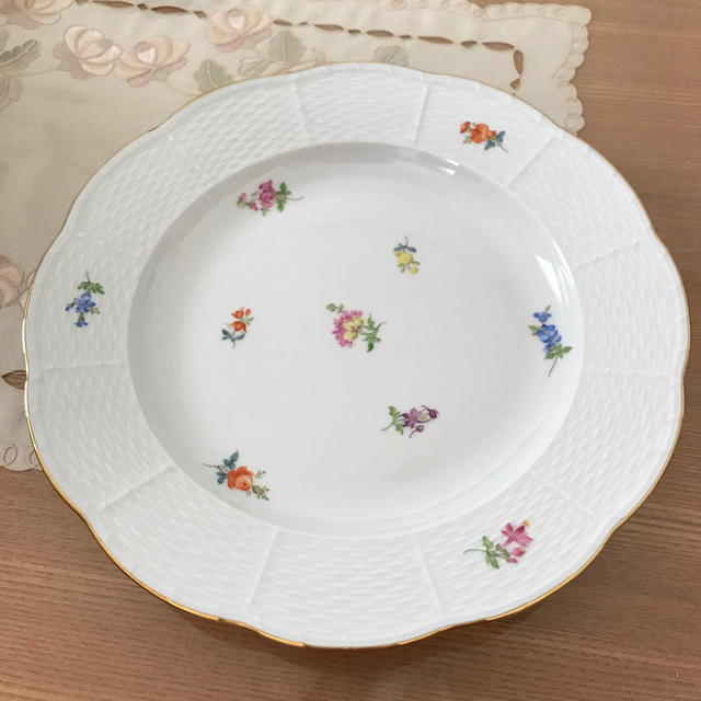 MEISSEN(マイセン)のマイセン Meissen 小花チラシ 大皿 美品 インテリア/住まい/日用品のキッチン/食器(食器)の商品写真