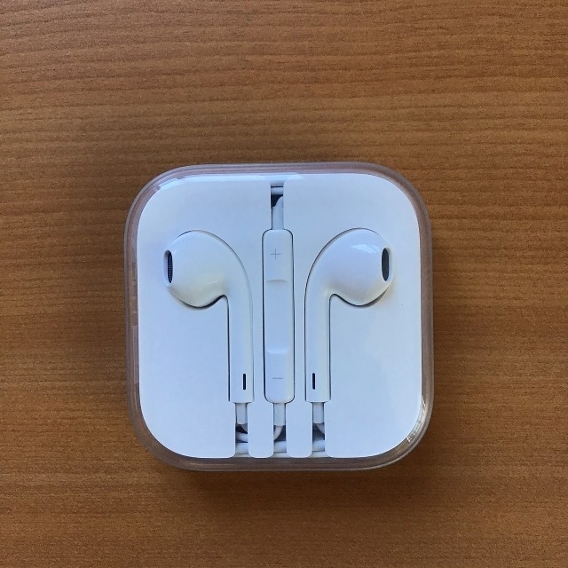 Apple(アップル)のEarPods スマホ/家電/カメラのオーディオ機器(ヘッドフォン/イヤフォン)の商品写真