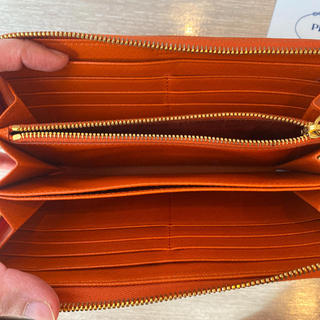PRADA 長財布　バイカラー　オレンジと赤　値下げしました