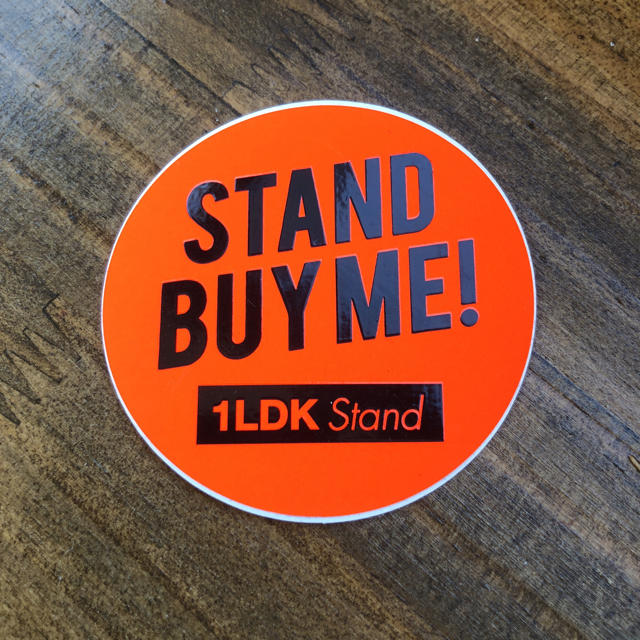 1LDK SELECT(ワンエルディーケーセレクト)の1LDK stand ステッカー×1 メンズのメンズ その他(その他)の商品写真