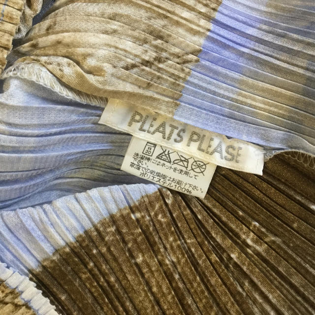 PLEATS PLEASE ISSEY MIYAKE(プリーツプリーズイッセイミヤケ)のプリーツプリーズ　可愛いブラウス　美品 レディースのトップス(カットソー(半袖/袖なし))の商品写真