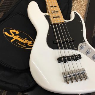 フェンダー(Fender)の弾きやすい！良音の5弦ジャズベース Squier by Fender(エレキベース)