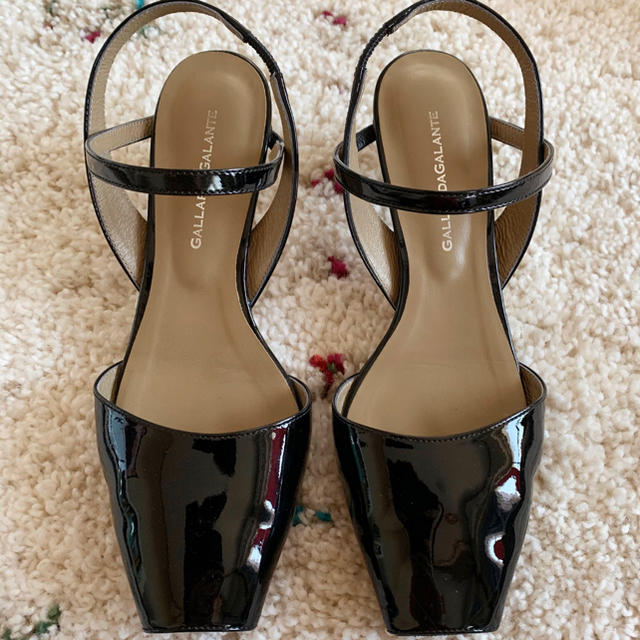 GALLARDA GALANTE(ガリャルダガランテ)の新品同様✨ ガリャルダガランテエナメルパンプス👠 レディースの靴/シューズ(ハイヒール/パンプス)の商品写真