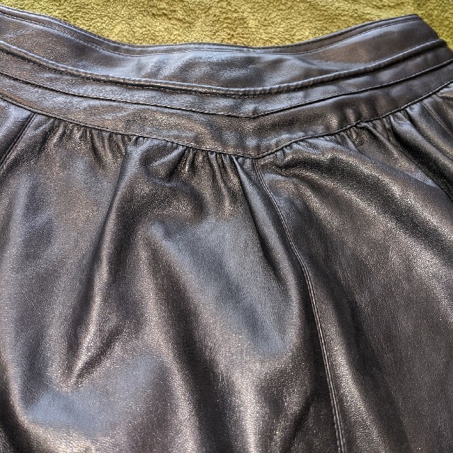 ZARA(ザラ)のZARA レザー風 フレアスカート レディースのスカート(ひざ丈スカート)の商品写真