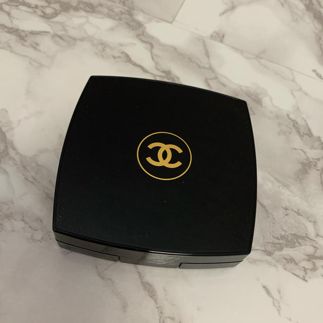 CHANEL(シャネル)の美品　シャネル　フェイスパウダー　2020年限定 コスメ/美容のベースメイク/化粧品(フェイスパウダー)の商品写真