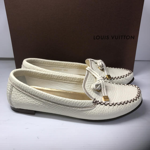 LOUIS VUITTON(ルイヴィトン)のルイヴィトン　レザーローファー　サイズ35.5 レディースの靴/シューズ(ローファー/革靴)の商品写真