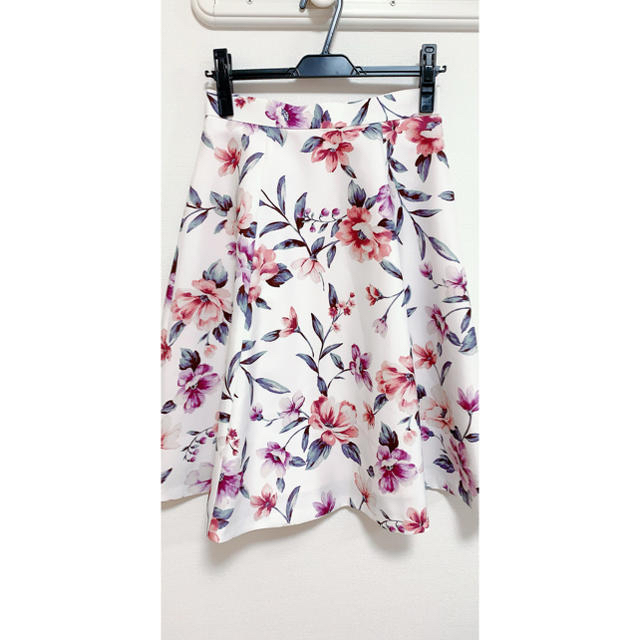 Rirandture(リランドチュール)の美品　リランドチュール   フラワープリントスカート レディースのスカート(ひざ丈スカート)の商品写真