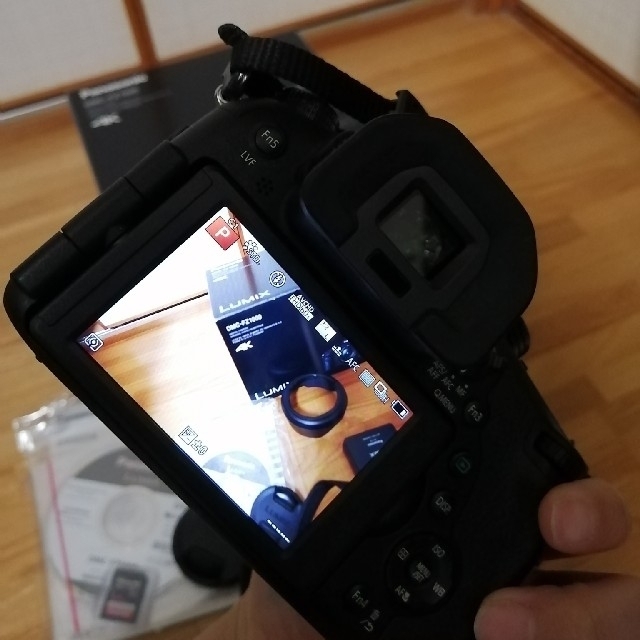 Panasonic(パナソニック)の値下げ中✩パナソニックDMC-FZ1000＋SDカード スマホ/家電/カメラのカメラ(デジタル一眼)の商品写真