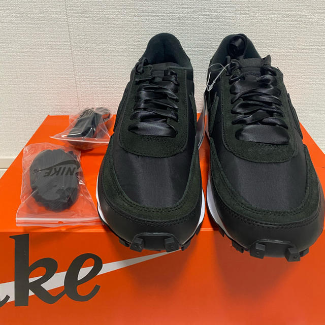 NIKE(ナイキ)のSACAI×NIKE LDV WAFFLE TRIPLE BLACK メンズの靴/シューズ(スニーカー)の商品写真