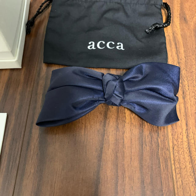 acca(アッカ)のacca リボンバレッタ　ネイビー　値下げ レディースのヘアアクセサリー(バレッタ/ヘアクリップ)の商品写真