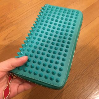 Christian Louboutin(グリーン・カーキ/緑色系)のフリマ Christian Louboutin(グリーン・カーキ/緑色系)のフリマ