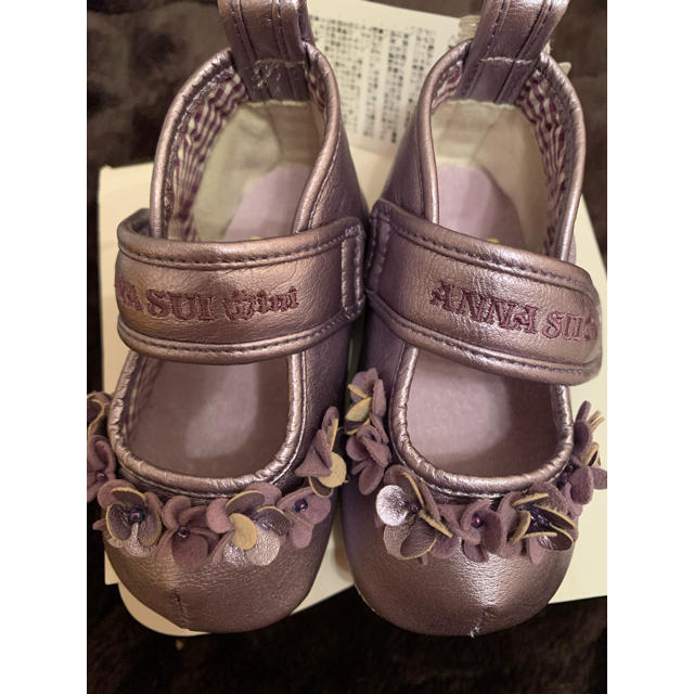 ANNA SUI mini(アナスイミニ)のアナスイベビーシューズ新品紫ロゴ キッズ/ベビー/マタニティのベビー靴/シューズ(~14cm)(その他)の商品写真