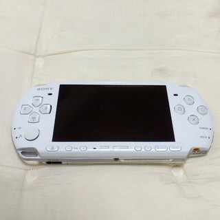 プレイステーションポータブル(PlayStation Portable)のpsp3000(携帯用ゲーム機本体)