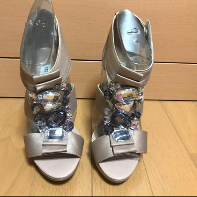 Steve Madden(スティーブマデン)のSTEVE MADDEN ビジュー　サンダル　 レディースの靴/シューズ(サンダル)の商品写真