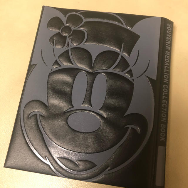 ディズニー　メダル　コレクションブック エンタメ/ホビーのおもちゃ/ぬいぐるみ(キャラクターグッズ)の商品写真