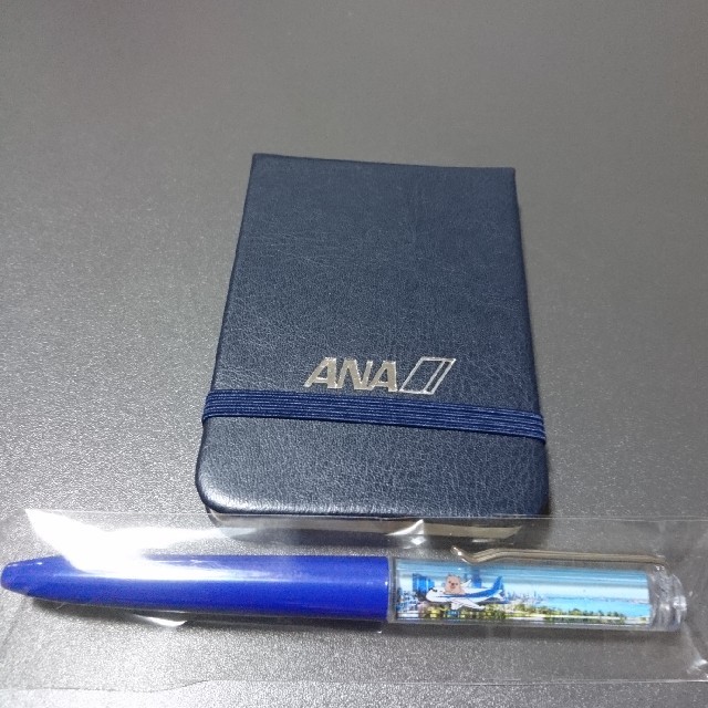 ANA(全日本空輸)(エーエヌエー(ゼンニッポンクウユ))のANA メモ帳&ボールペン インテリア/住まい/日用品の文房具(ノート/メモ帳/ふせん)の商品写真