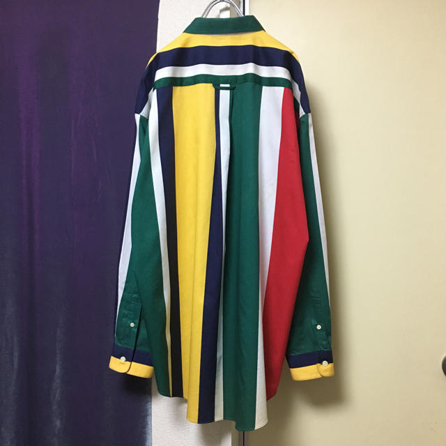 TOMMY HILFIGER(トミーヒルフィガー)の90sデザイン古着 カラフル ストライプ 総柄シャツ レトロ メンズ メンズのトップス(シャツ)の商品写真