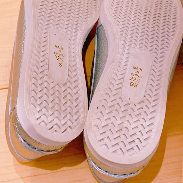 DIANA(ダイアナ)のDIANAダイアナ　パンプス　ローファー　シルバー　銀　22.5 レディースの靴/シューズ(ローファー/革靴)の商品写真