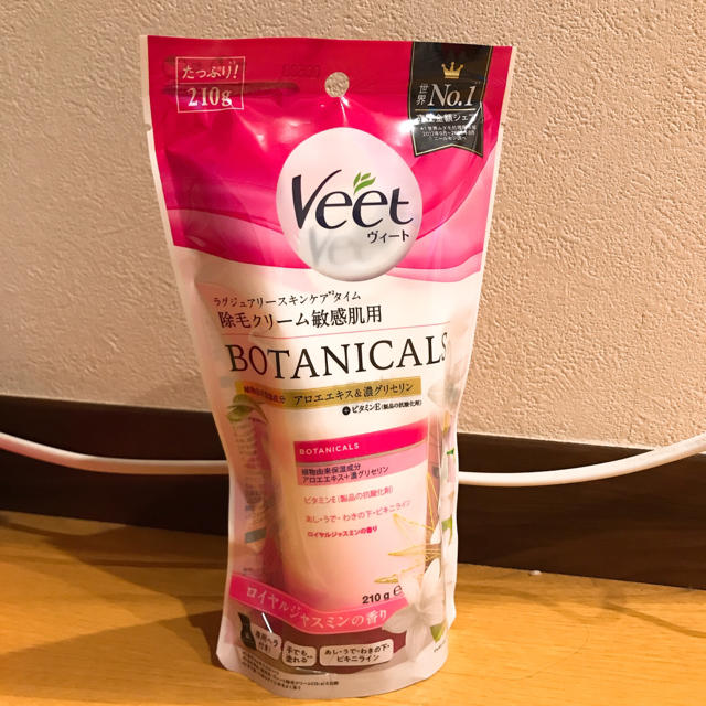 Veet 除毛クリーム　敏感肌用 コスメ/美容のボディケア(脱毛/除毛剤)の商品写真