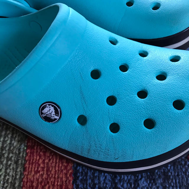 crocs(クロックス)のクロックス キッズ/ベビー/マタニティのキッズ靴/シューズ(15cm~)(サンダル)の商品写真