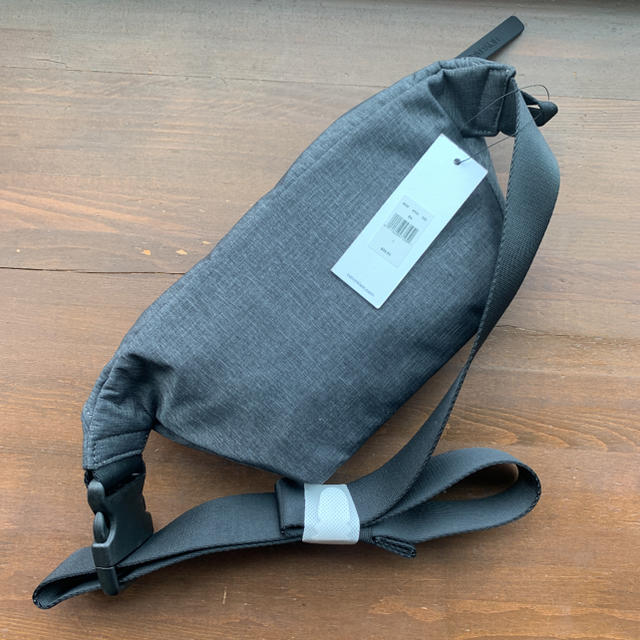 Calvin Klein(カルバンクライン)のカルバンクライン　ウエストポーチ　グレーブラック　正規品　タグ付 メンズのバッグ(ウエストポーチ)の商品写真