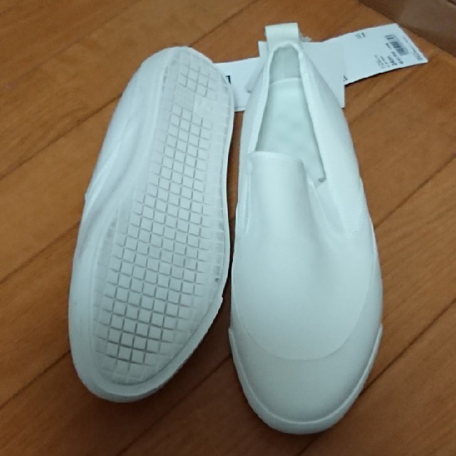 UNIQLO(ユニクロ)のユニクロ キャンパス スリッポン 白 24センチ 靴 シューズ メンズの靴/シューズ(スニーカー)の商品写真