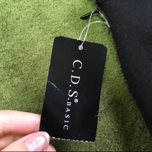 C.D.S BASIC(シーディーエスベーシック)のC.D.S .basic 新品　タイトスカート  黒 レディースのスカート(ひざ丈スカート)の商品写真