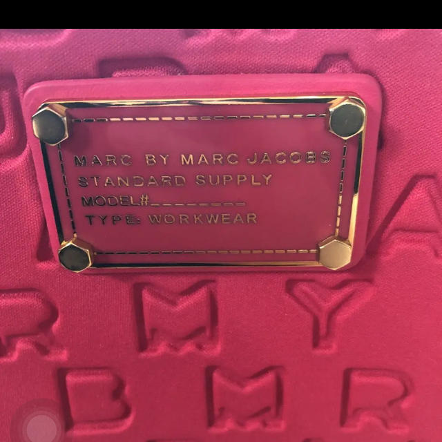 MARC BY MARC JACOBS(マークバイマークジェイコブス)のマークバイマークジェイコブス　パソコンケース レディースのバッグ(クラッチバッグ)の商品写真