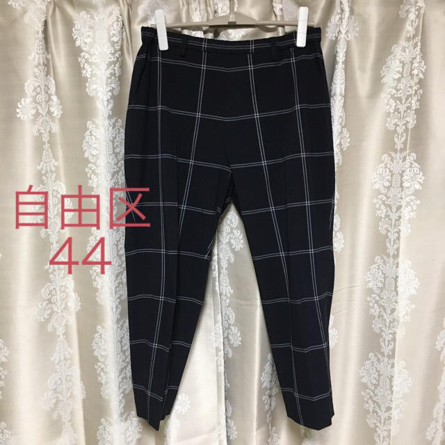 自由区(ジユウク)の【大きいサイズ】自由区　テーパードパンツ　サイズ44 【15号・LL〜3L】 レディースのパンツ(カジュアルパンツ)の商品写真