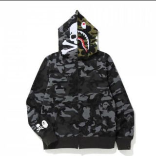 アベイシングエイプ(A BATHING APE)の即発送可能 mastermind VS A BATHING APE (パーカー)