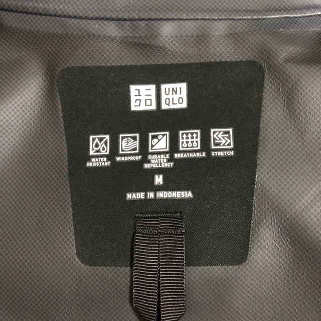 UNIQLO(ユニクロ)のUNIQLO ブロックテックパーカー黒M レディースのジャケット/アウター(ナイロンジャケット)の商品写真