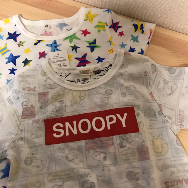 PEANUTS(ピーナッツ)のスヌーピー  SNOOPY と星のTシャツ　2枚セット キッズ/ベビー/マタニティのキッズ服男の子用(90cm~)(Tシャツ/カットソー)の商品写真