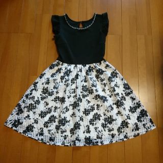 イング(INGNI)の【期間限定価格】イング 花柄シフォンワンピース 黒 M(ひざ丈ワンピース)