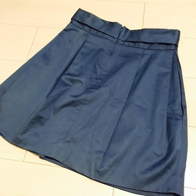 BCBGMAXAZRIA(ビーシービージーマックスアズリア)のウエストリボン風☆上品フレアスカート レディースのスカート(ひざ丈スカート)の商品写真