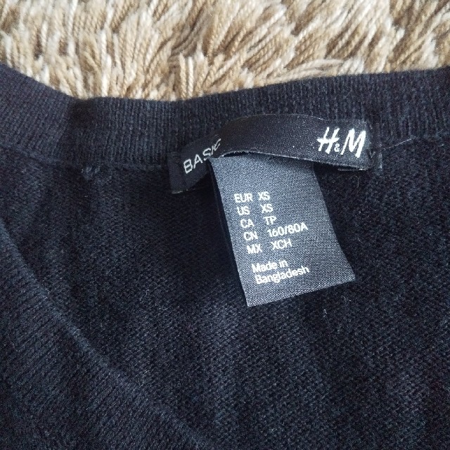 H&M(エイチアンドエム)のH&M 黒カーディガン XS キッズ/ベビー/マタニティのキッズ服女の子用(90cm~)(カーディガン)の商品写真