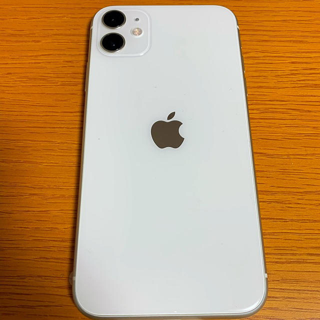 iPhone(アイフォーン)の【超美品】iPhone11 64GB  ホワイト　SIMフリー版 スマホ/家電/カメラのスマートフォン/携帯電話(スマートフォン本体)の商品写真