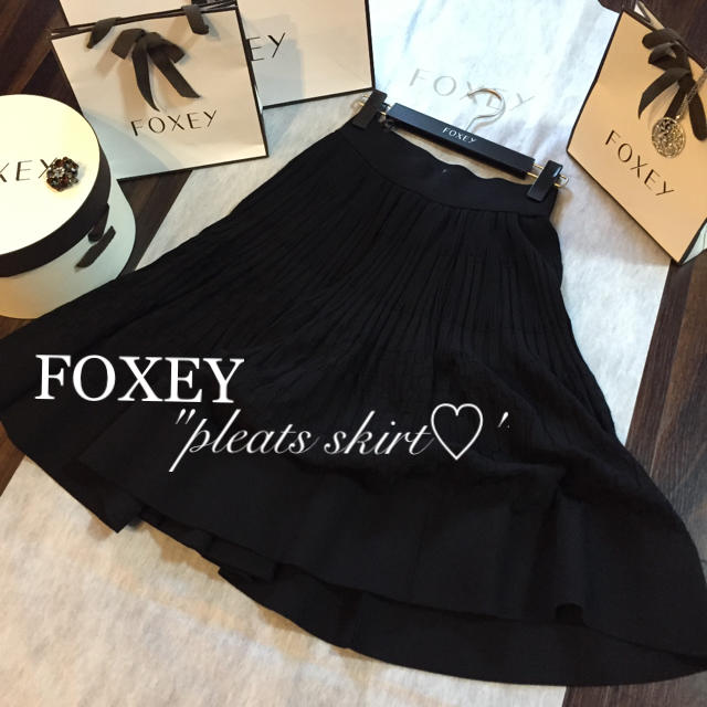 FOXEY(フォクシー)の♡美品♡フォクシーブティック プリーツスカート♡ブラック♡ レディースのスカート(ひざ丈スカート)の商品写真