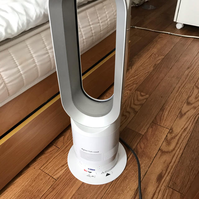 Dyson(ダイソン)のダイソンファンヒーター スマホ/家電/カメラの冷暖房/空調(ファンヒーター)の商品写真