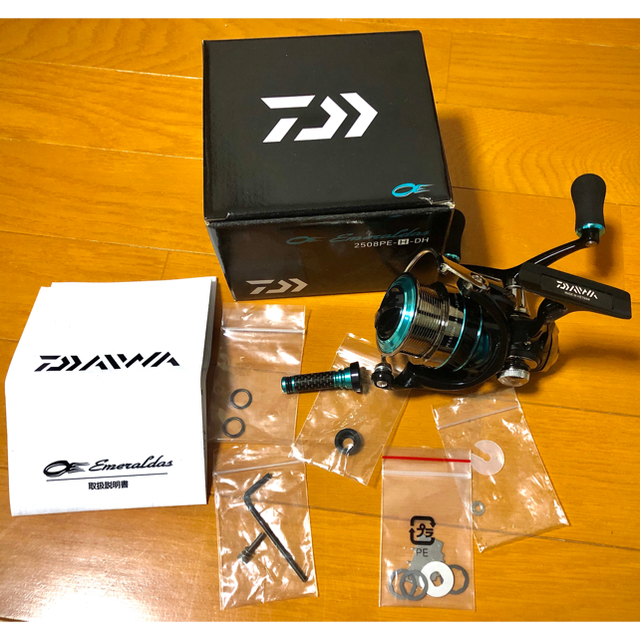 DAIWA(ダイワ)のダイワ　16 エメラルダス　2508PE-H-DH リールスタンド付 スポーツ/アウトドアのフィッシング(リール)の商品写真