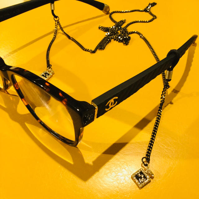 メガネチェーン　眼鏡　ストラップ　グラスコード　No5 香水瓶チャーム付 レディースのファッション小物(サングラス/メガネ)の商品写真