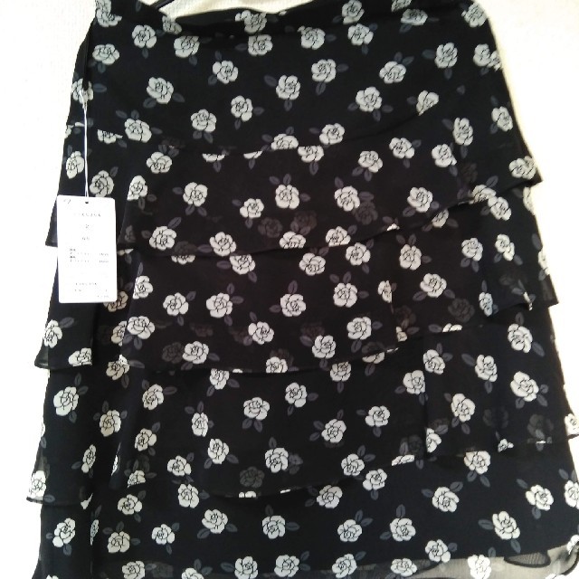 GALLERY VISCONTI(ギャラリービスコンティ)のビスコンティ　新品　スカート レディースのスカート(ひざ丈スカート)の商品写真