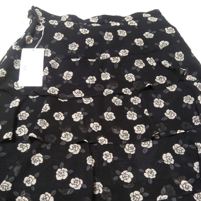 GALLERY VISCONTI(ギャラリービスコンティ)のビスコンティ　新品　スカート レディースのスカート(ひざ丈スカート)の商品写真
